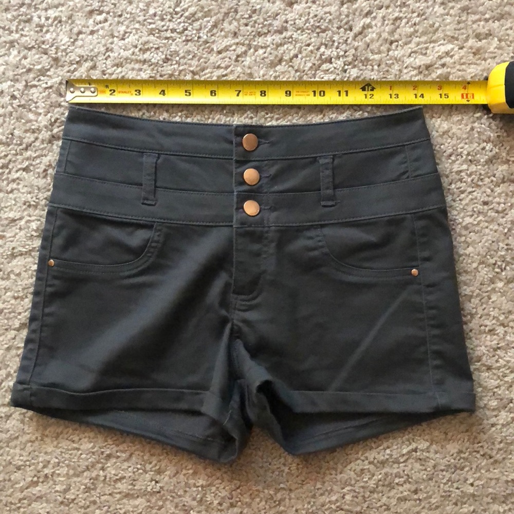Refuge size 6 high waisted gray shorts